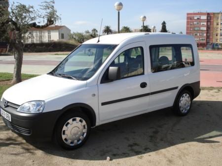 Opel Combo essentia en Tarragona