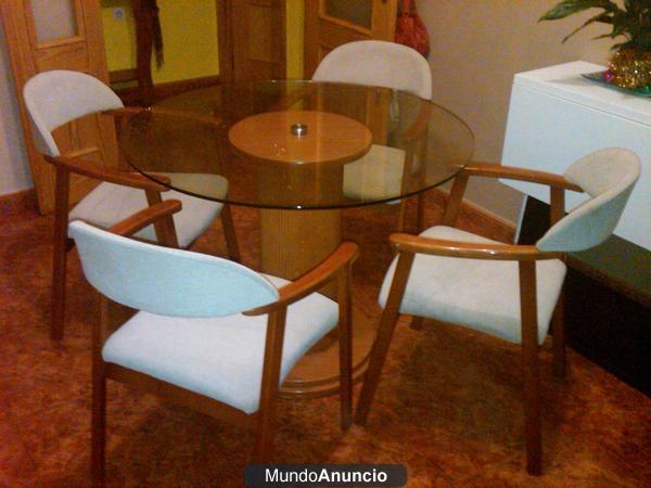 OCASIÓN: Conjunto de Mesa de Cristal con 4 bonitas Sillas