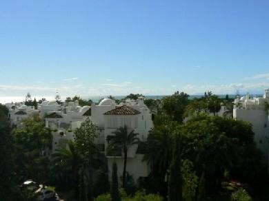 Apartamento con 3 dormitorios se vende en Marbella, Costa del Sol