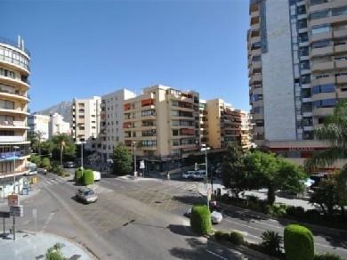 Apartamento con 3 dormitorios se vende en Marbella, Costa del Sol