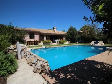 Chalet con 4 dormitorios se vende en Estepona, Costa del Sol