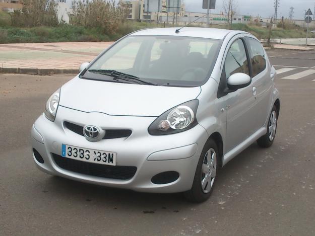 Toyota Aygo 1.0 VTTI Blue 5p Gris claro metalizado