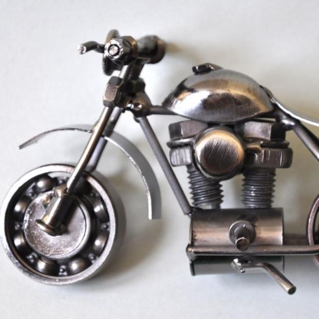 Escultura metálica de motocicleta M37