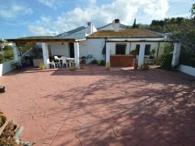 Chalet con 4 dormitorios se vende en Alhaurin el Grande