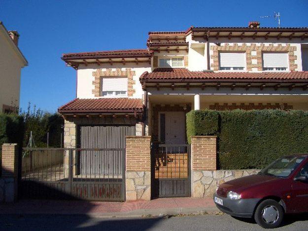 Chalet de gran ocasion en La adrada(Avila)