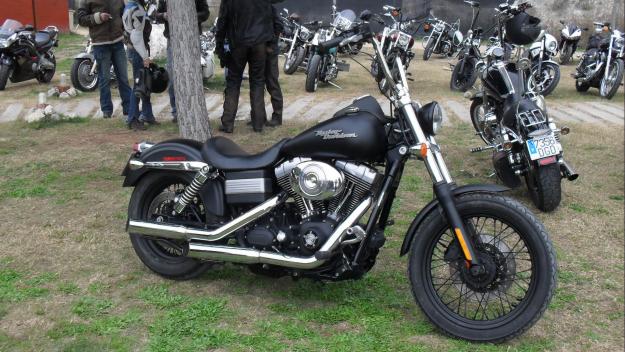 HARLEY DAVIDSON DYNA STREET BOB NEGRO MATE