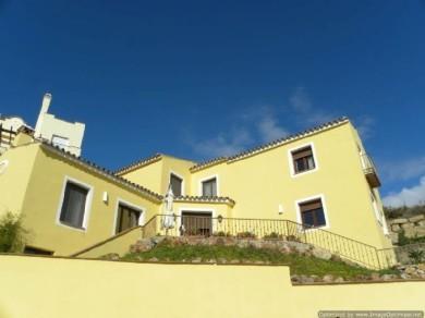 Chalet con 4 dormitorios se vende en Benahavis, Costa del Sol