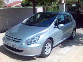 Se vende  PEUGEOT 307 2.0 HDI 90cv XS 5p., color gris plata, año 2001