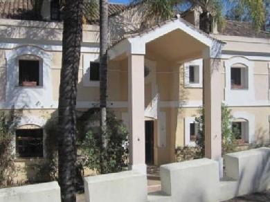 Chalet con 10 dormitorios se vende en Benahavis, Costa del Sol