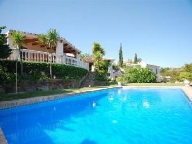 Chalet con 4 dormitorios se vende en Benahavis, Costa del Sol