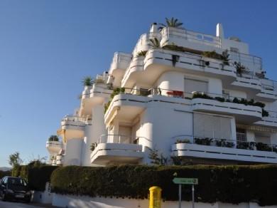 Apartamento con 2 dormitorios se vende en Marbella, Costa del Sol