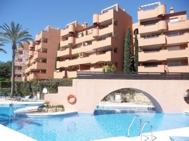 Apartamento con 2 dormitorios se vende en Marbella, Costa del Sol