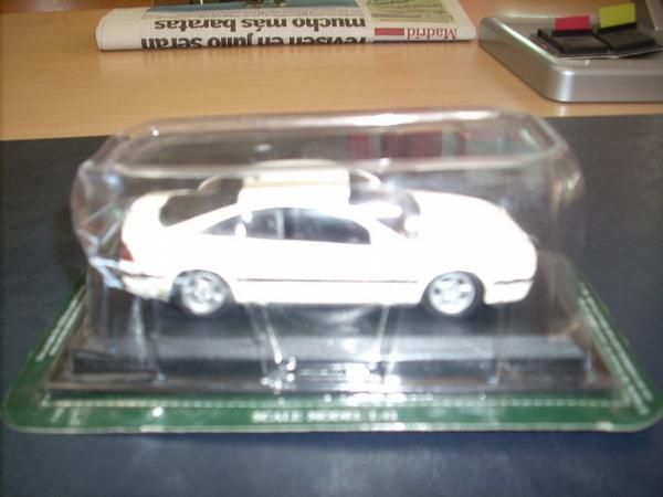 Replica Opel calibra scala 1:43 color blanco