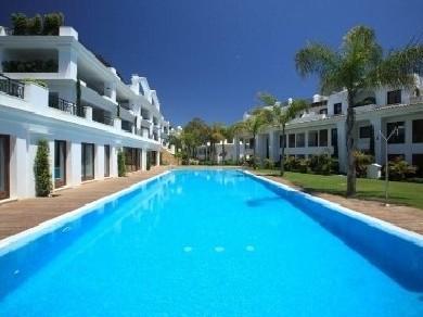 Apartamento con 4 dormitorios se vende en Estepona, Costa del Sol