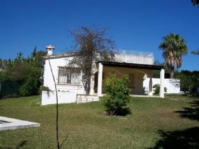 Chalet con 2 dormitorios se vende en Marbella, Costa del Sol