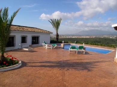 Chalet con 4 dormitorios se vende en Estepona, Costa del Sol