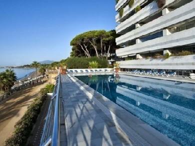 Apartamento con 2 dormitorios se vende en Marbella, Costa del Sol