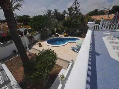 Chalet con 3 dormitorios se vende en Punta Prima, Costa Blanca