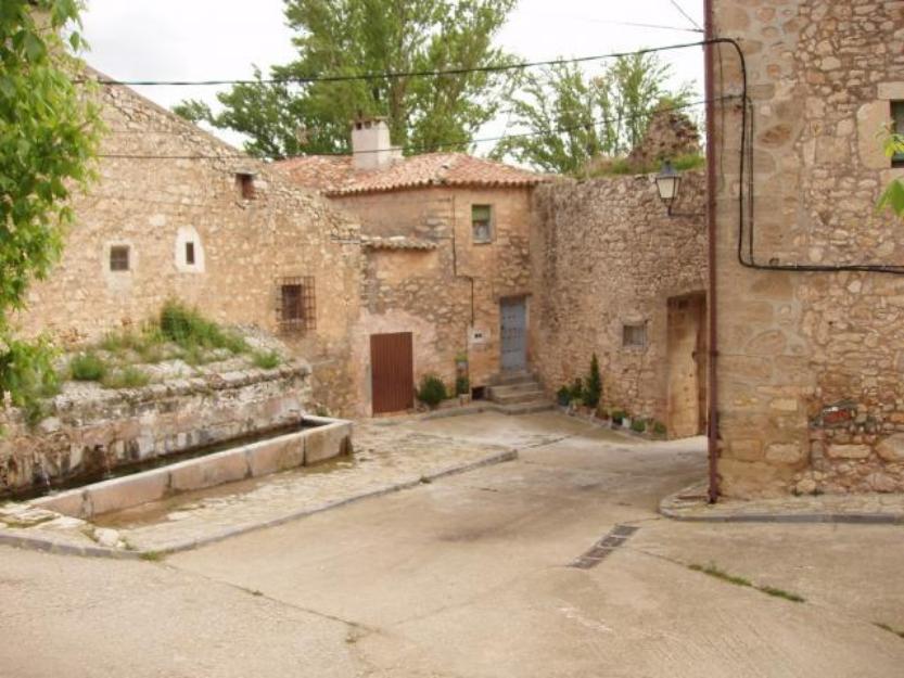 Parcela/Solar en casco antiguo de Palazuelos junto a la iglesia del pueblo.