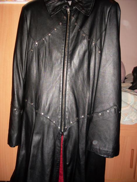 Vendo abrigo de mujer de cuero negro marca New Rock