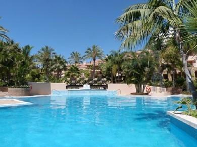 Apartamento con 2 dormitorios se vende en Marbella, Costa del Sol