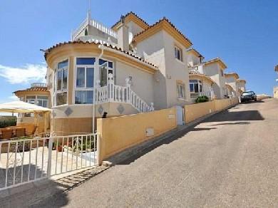 Chalet con 3 dormitorios se vende en Villamartin, Costa Blanca