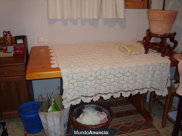 VENDO MESA Y CUNA