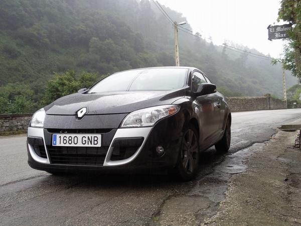 Se vende renault megane coupe con 2 meses y 500km.