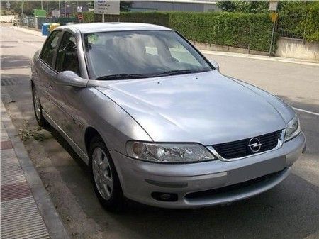 OPEL VECTRA ELEGANCE 1.8 16V CLIMATIZADOR 3.400  - Girona