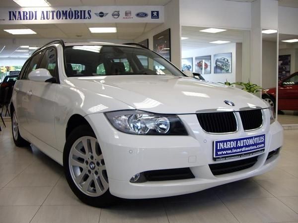 BMW  320d Touring  Con GPS, BLUETOOTH Y TECHO PANORAMICO!! Motor Efficient Dynamic 177 cv.