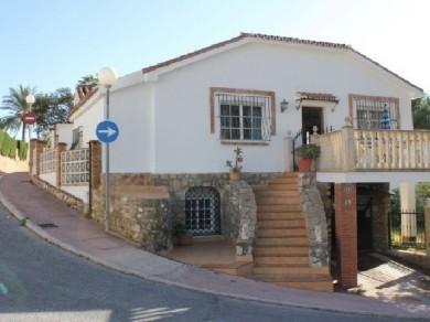 Chalet con 4 dormitorios se vende en Fuengirola, Costa del Sol