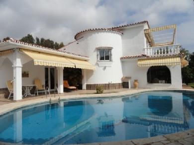 Chalet con 4 dormitorios se vende en Benalmadena Costa, Costa del Sol