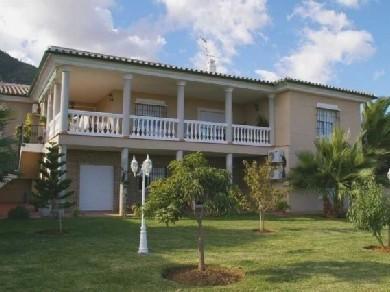 Chalet con 7 dormitorios se vende en Alhaurin de la Torre