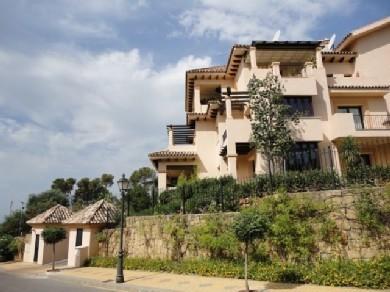 Apartamento con 2 dormitorios se vende en Marbella, Costa del Sol