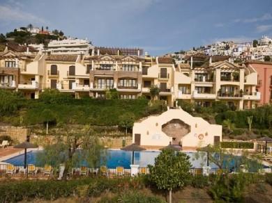 Apartamento con 3 dormitorios se vende en Benahavis, Costa del Sol