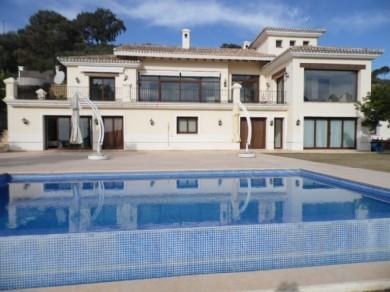 Chalet con 5 dormitorios se vende en Benahavis, Costa del Sol