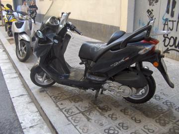 KYMCO GRAND  DINK AÑO 2005 MOTOR REVISADO , MUY BIEN ESTADO GENERAL €1390