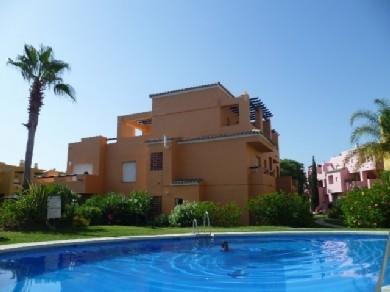 Apartamento con 2 dormitorios se vende en Marbella, Costa del Sol