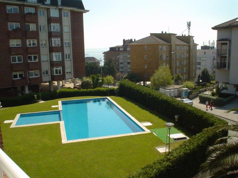 Alquiler Santander Valdenoja piscina tenis terraza garaje