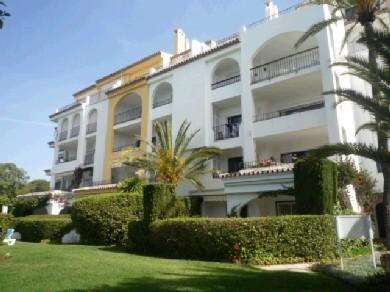 Apartamento con 3 dormitorios se vende en Marbella, Costa del Sol