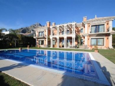 Chalet con 8 dormitorios se vende en Marbella, Costa del Sol