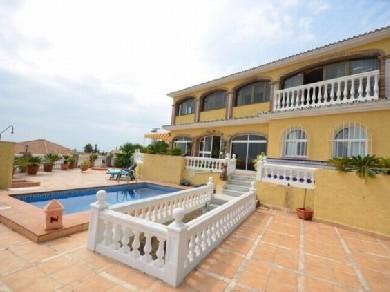 Chalet con 3 dormitorios se vende en Fuengirola, Costa del Sol