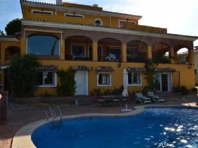 Chalet con 7 dormitorios se vende en Benalmadena Costa, Costa del Sol