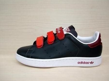 vendo zapatillas ADDIDAS SMITH TALLA 40 , NUEVAS SIN ESTRENAR,MUY BARATOOO!!!