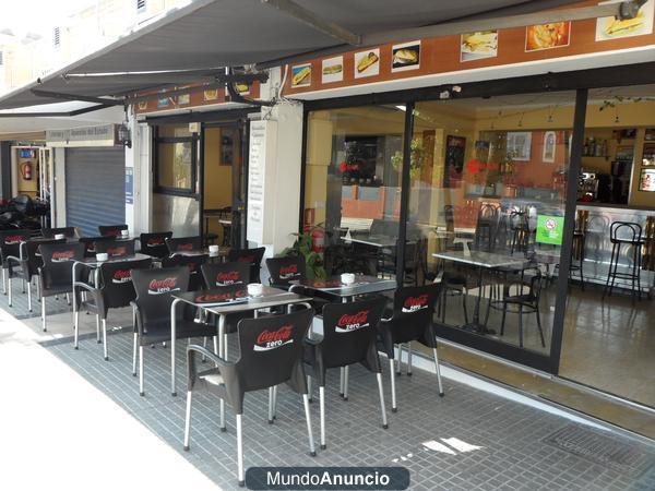 Se traspasa bar-cafetería en la calle principal de San Agustín