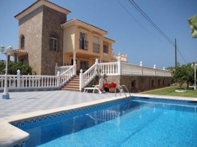 Chalet con 7 dormitorios se vende en Benajarafe, Costa del Sol