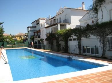 Apartamento con 2 dormitorios se vende en Marbella, Costa del Sol