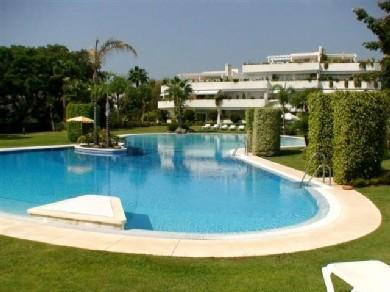 Apartamento con 4 dormitorios se vende en Marbella, Costa del Sol