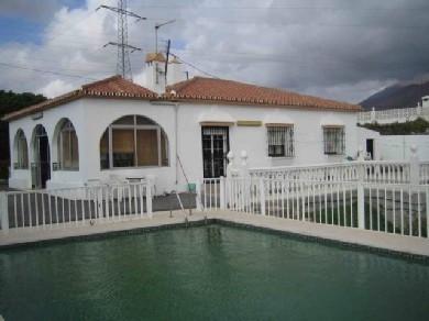 Chalet con 3 dormitorios se vende en Estepona, Costa del Sol