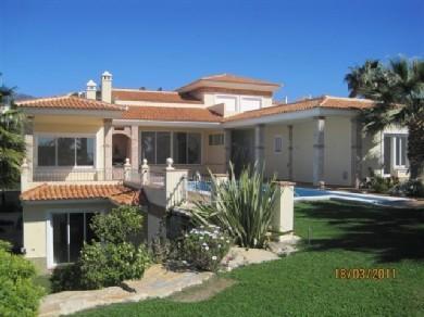 Chalet con 7 dormitorios se vende en Benahavis, Costa del Sol